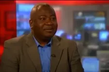 Perelné a BBC-t Guy Goma, aki 2006-ban tévedésből ült be egy élő interjúra