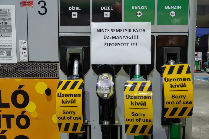 Kiürült töltőállomás az üzemanyagok hatósági árának kivezetése előtt – Fotó: Zách Dániel / Telex