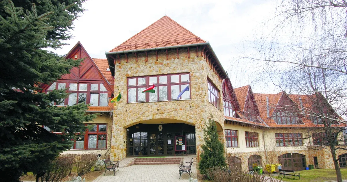Önkormányzati tulajdonban marad a Pannonhalmi Főapátság II. kerületi általános iskolájának épülete