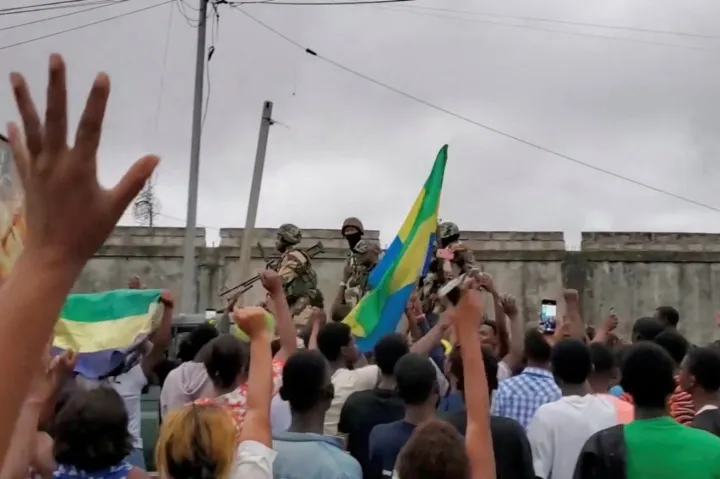 Katonák vették át a hatalmat Gabonban, házi őrizetben az eddig elnök