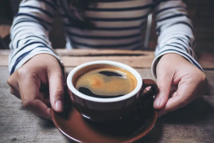 Hogy szedik ki a kávéból a koffeint?