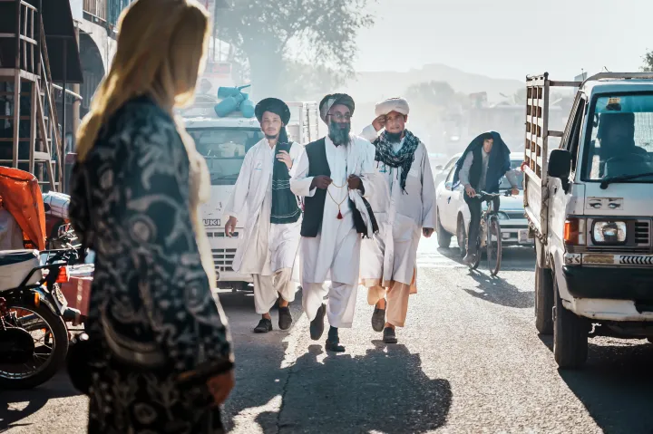 Tálib erkölcsrendőrök járőröznek az utcákon az afganisztáni Bámijánban 2022 szeptemberében – Fotó: Marcus Yam / Los Angeles Times / Getty Images