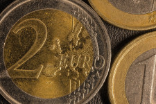 Álláspontja többszöri módosítása után döntött úgy a kormány, hogy 1460 milliárd forintnyi uniós hitelt venne fel