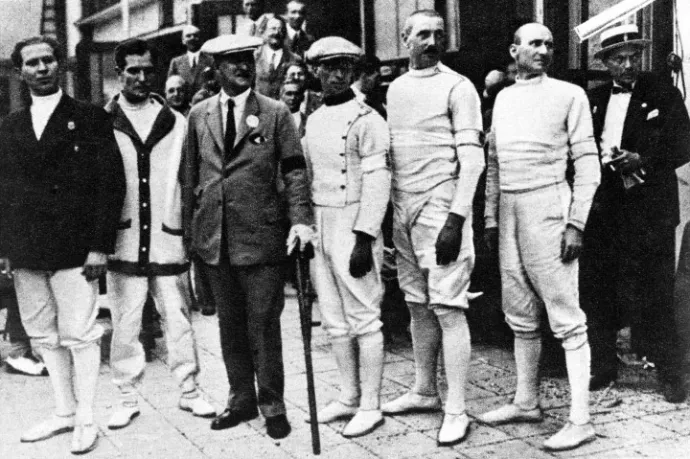 The Hungarian fencing team (from left to right): Attila Petschauer, Sándor Gombos, team captain Ervin Mészáros, Gyula Glykais, József Rády and János Garai. The exact date and location of the photo is unknown – Photo by MTI