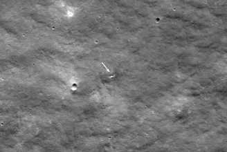 Krátert hagyott a Holdon a becsapódott orosz műhold