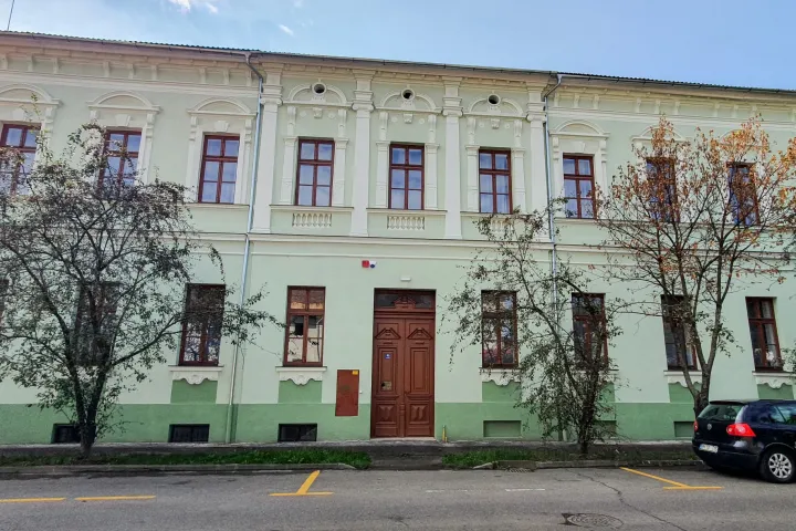 Szeptembertől a nagyváradi Lorántffy-gimnáziumhoz került a Bălcescu-iskola magyar tagozata