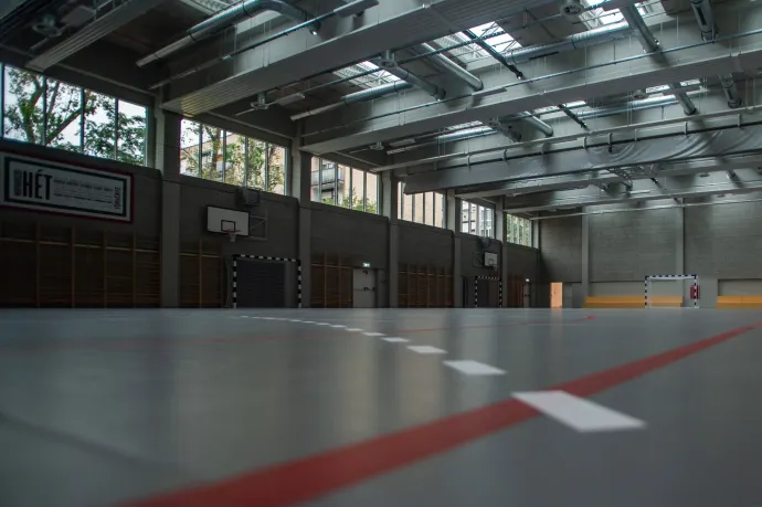 Orbán-idézetet kapott a falra a csepeli gimnázium tornaterme is