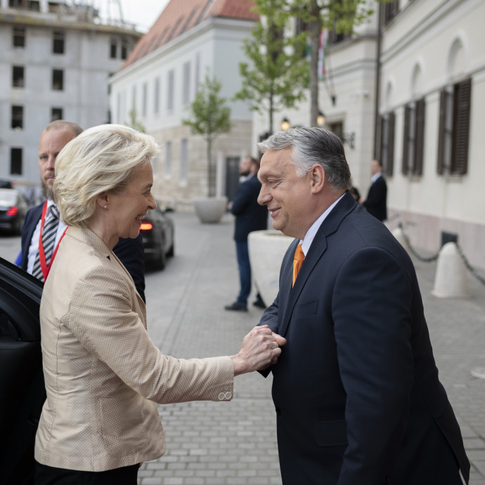 Von der Leyen fúrásával harcolná ki a kormány az uniós támogatásokat