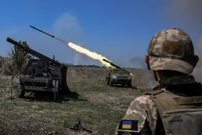 Ukrán állásból lövik az oroszokat a Zaporizzsja régióban – Fotó: Viacheslav Ratynskyi / Reuters