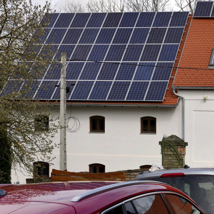 Meghátrálhat a kormány a 200 ezer napelemes elől, maradhat az éves elszámolás és jöhet a nagy roham az év végi változtatásig