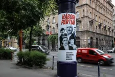 Több mint egymilliárd forintba kerülhetett listaáron a „háborúpárti” plakátkampány