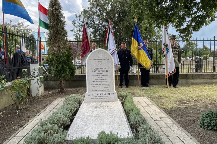 Megünnepelték Magyarországon Horthy újratemetésének évfordulóját, nemzetközi botrány lett belőle
