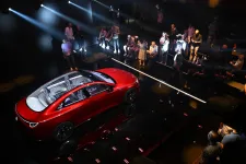 Elbábozott benzinmotorhang és sebességváltás, olcsó kínai villanyautók és egy álomszép Mercedes a Müncheni Autószalon szenzációi