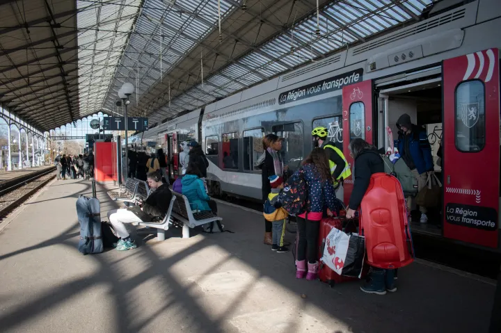 Franciaországban is havi vasútbérletet vezetnének be