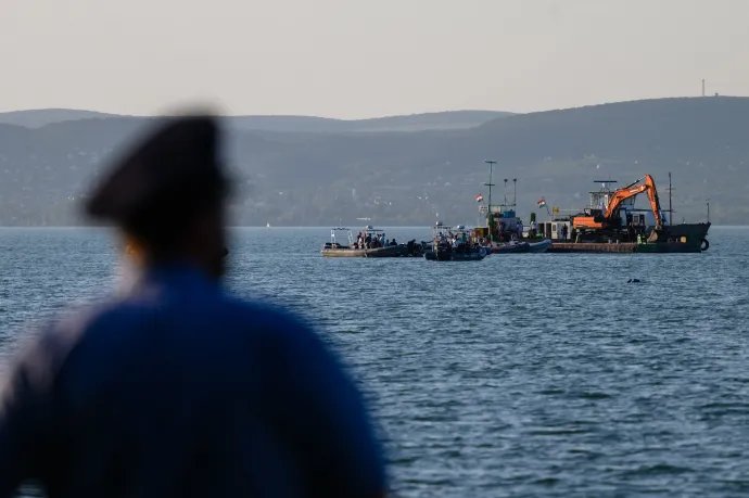 Műszaki mentés a baleset helyszínén – Fotó: Vasvári Tamás / MTI