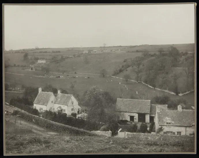 Rose Cottage (balra) még az eredeti helyén – Fotó: The Henry Ford Museum / Aimee Burpee