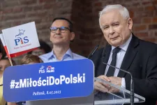 Lengyel választások: 67 ezer forintos családi pótlékkal kampányol a kormánypárt