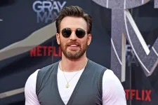 Megnősült Chris Evans, az Amerika Kapitány sztárja