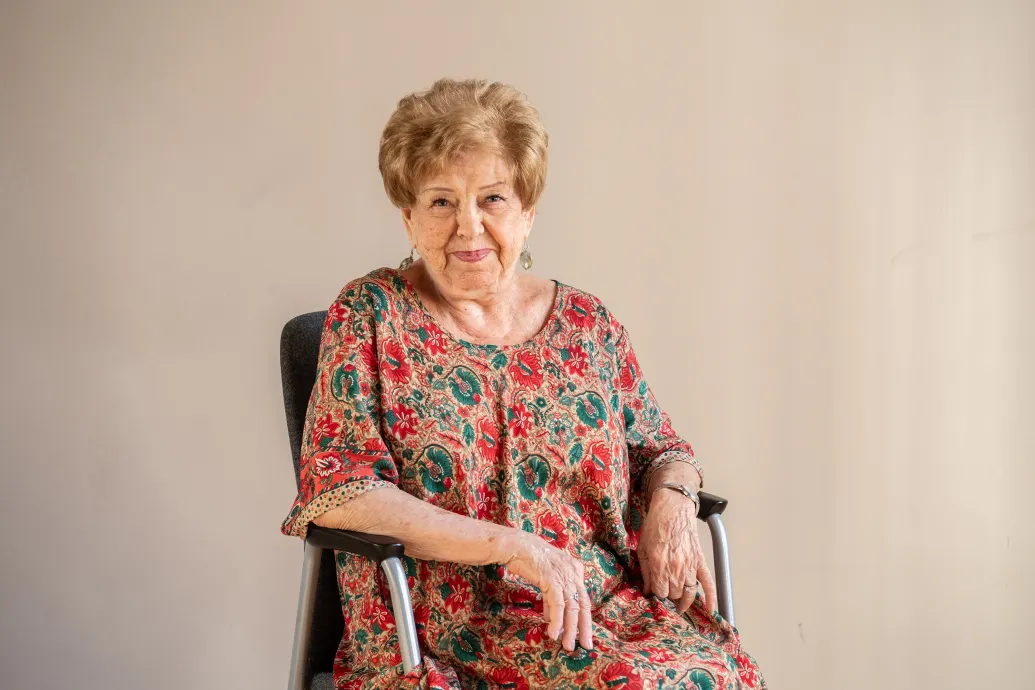 Eltört Pásztor Erzsi válla