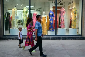 Kína betiltaná a nemzeti érzelmeket sértő ruhák viselését