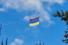 Lufikra kötött ukrán zászló repült az orosz állások fölé, megpróbálták lelőni, felfedték az állásaikat