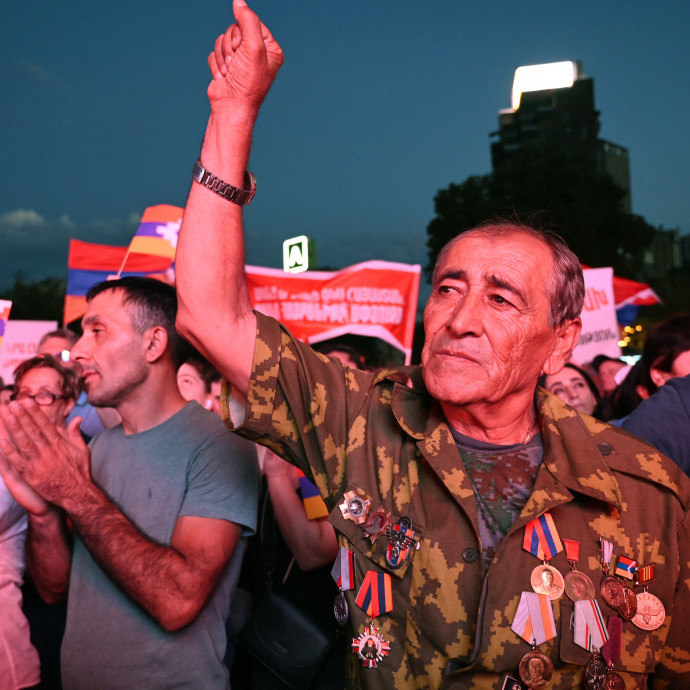 Hogy kerül Mészáros Lőrinc cége egy háborús tűzfészek közelébe?