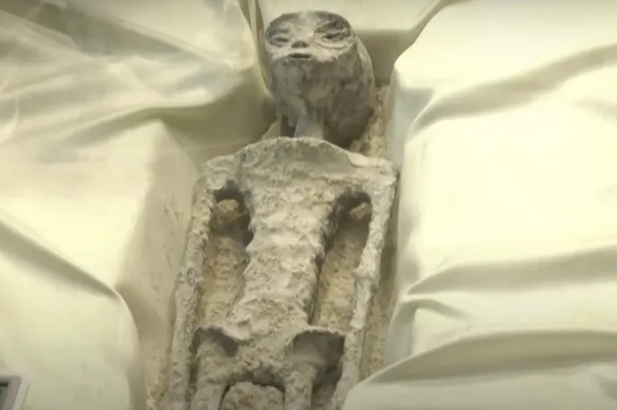 Ezeréves ufókat találtunk! – állította a mexikói parlament előtt a férfi, aki pár éve lebukott egy kamuufóval