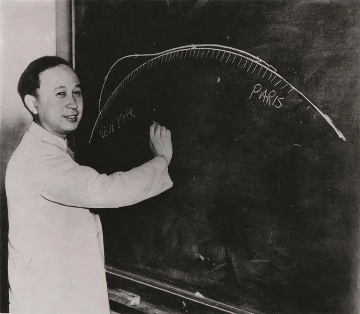 Csien Hszüe-szen egy 1940-es évek elején – Fotó: Wikimedia Commons