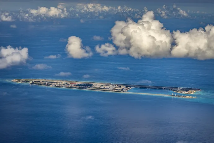 Kína által épített mesterséges sziget a Dél-kínai-tengeren 2022 októberében – Fotó: Ezra Acayan / Getty Images