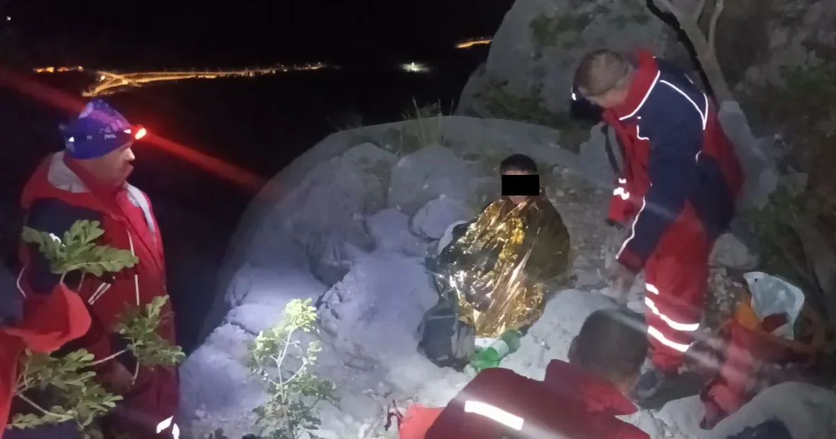A tourist got lost and injured in the Croatian mountains and was brought down by local mountain rescuers