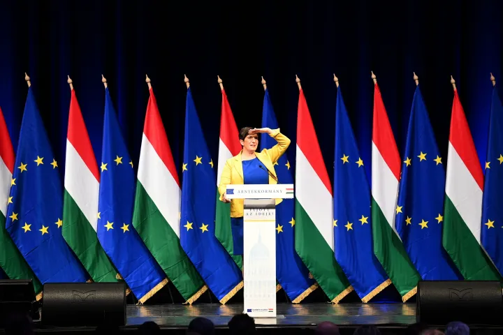 Dobrev Klára beszédet mond a párt XII. kongresszusán a Budapest Kongresszusi Központban 2022. október 29-én – Fotó: Máthé Zoltán / MTI