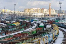 Elkobzástól tartva másfél éve vesztegel több száz orosz vagon a magyar-ukrán határon