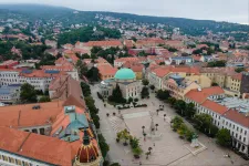 Egy telefonbetyár miatt zárták le vasárnap Pécs belvárosának egy részét