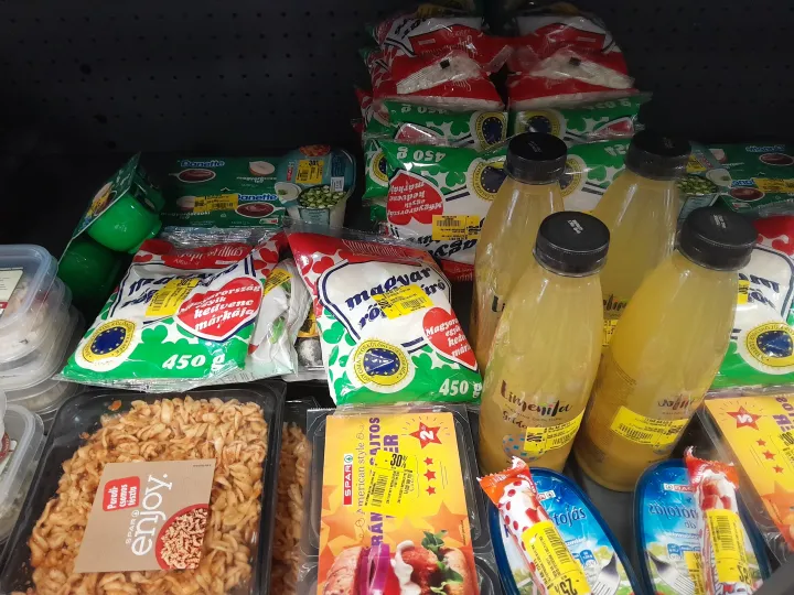 Leértékelt termékek egy budapesti élelmiszerboltban – Fotó: Olvasói fotó / Telex