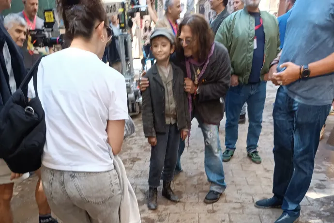 Johnny Depp a budapesti Károlyi-kertnél forgat