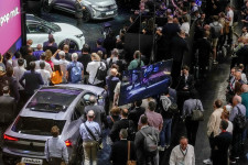 Nem emelheti kedve szerint az új autó árát a kereskedő, amíg a vevő vár a szállításra