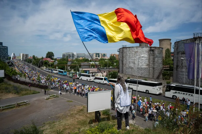 A PNL azon van, hogy kemény büntetés járjon azért, ha valaki nem jól használja a román zászlót