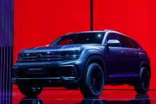 Már euróban árazzák a Volkswageneket és a Škodákat Magyarországon