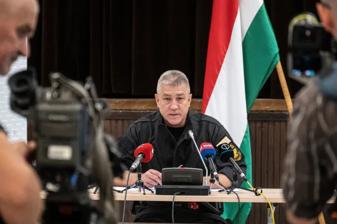 Az esztergomi robbantó flexszel indult egy gázpalack felé, a TEK-esek 8-10 métert repülve egy kisebb tóba estek