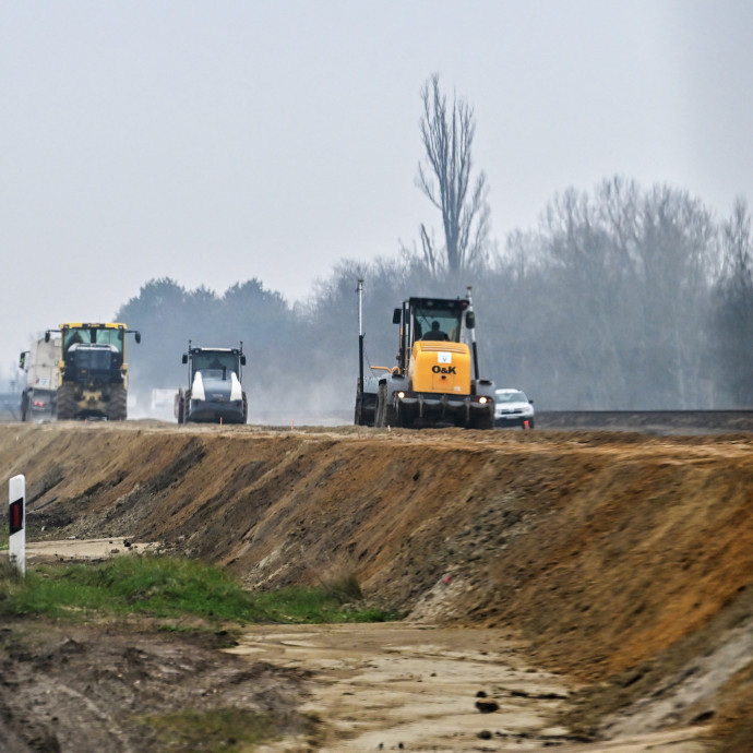 Senki nem tudja, ki fogja befejezni a 10 éve tervezett Budapest-Belgrád vasútvonalat