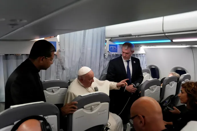 Ferenc pápa szerint a fegyveripar a háború egyik fő okozója