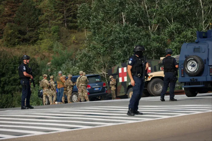 A koszovói rendőrség megrohamozta a kolostorban megbúvó fegyvereseket, négyen meghaltak