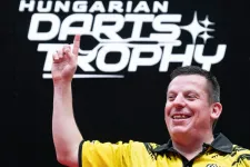 Tombolt a budapesti közönség, kilencnyilas leget dobtak a dartsdöntőben
