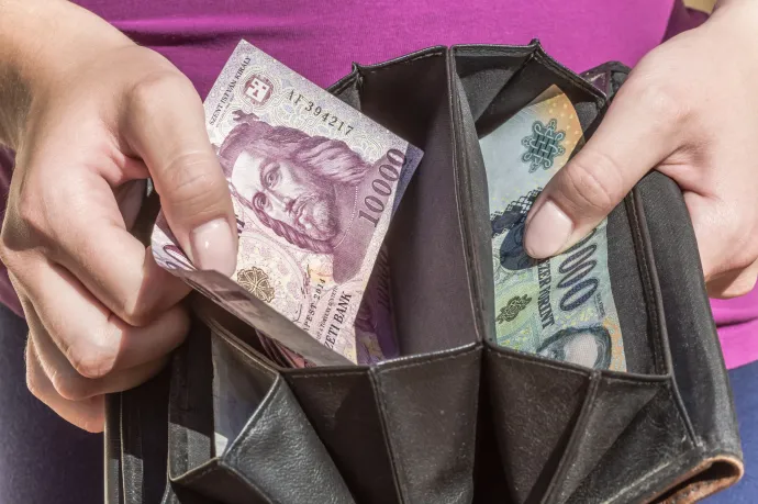 Júliusban 311 ezer forint volt a nettó mediánkereset