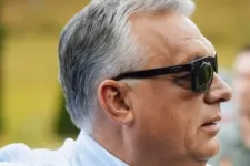 Makogó Kósa Lajossal és Ákos-dalt éneklő Orbánnal reklámozza magát a Sztárban sztár leszek!