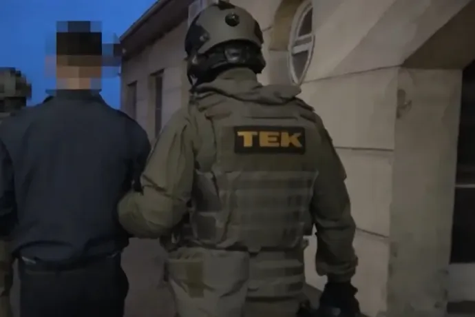 Meg lehetne oldani 1500 euróval is, mondta a határőr a teherautósnak, és nem engedte át, míg nem fizetett