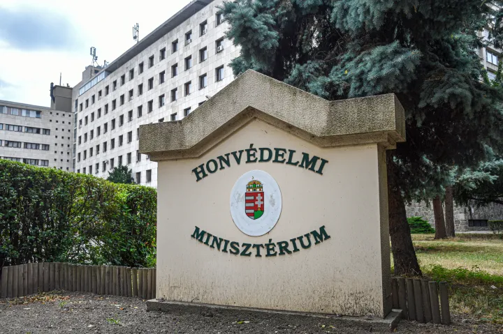 Megmagyarázta a Honvédelmi Minisztérium, miért akar új lélegeztetőgépeket beszerezni