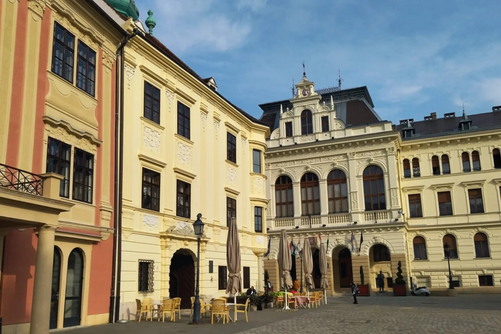 A soproni szállodások magyarázkodnak, a neonáci találkozó híre összehozta a Fideszt és az ellenzéket