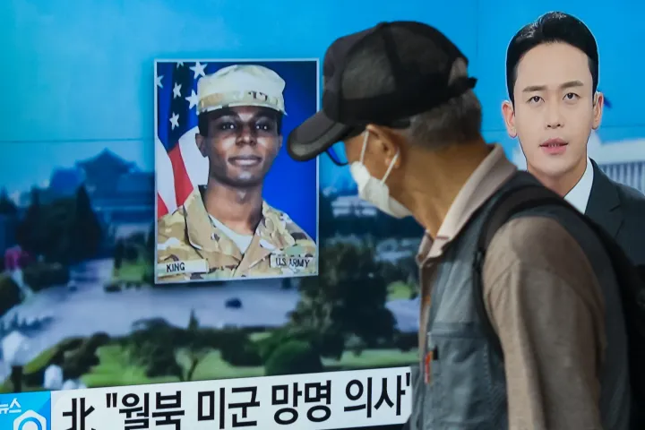 Travis King amerikai katona fotója az egyik dél-koreai csatorna híradójában 2023. augusztus 16-án – Fotó: Anthony Wallace / AFP