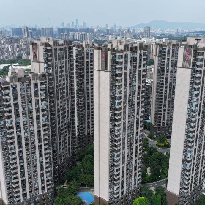 Rendőri felügyelet alá került az egykor második leggazdagabb kínai üzletember, szintet léphet a kínai ingatlanpiac válsága